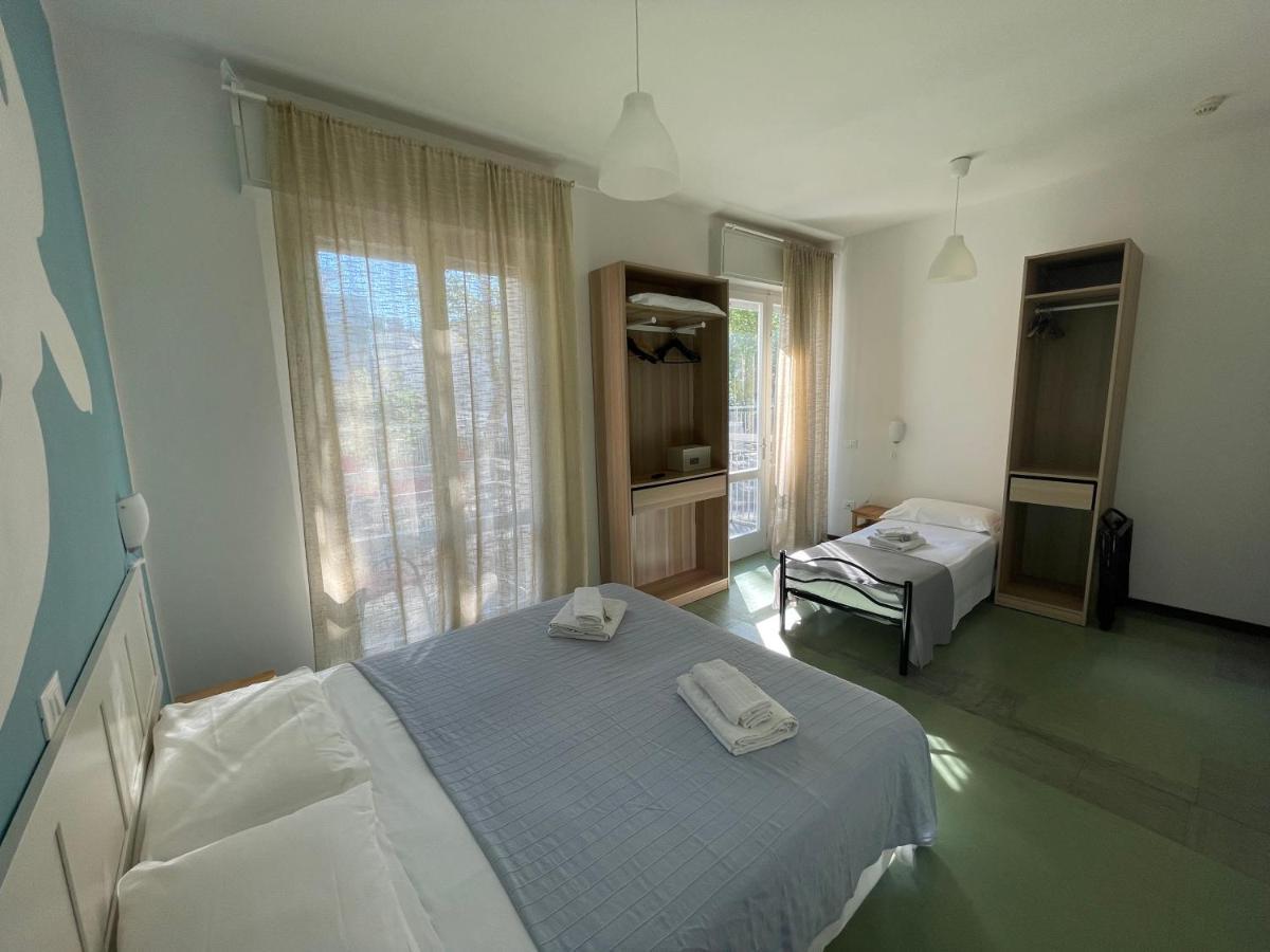 Hotel Aloha Чезенатіко Екстер'єр фото