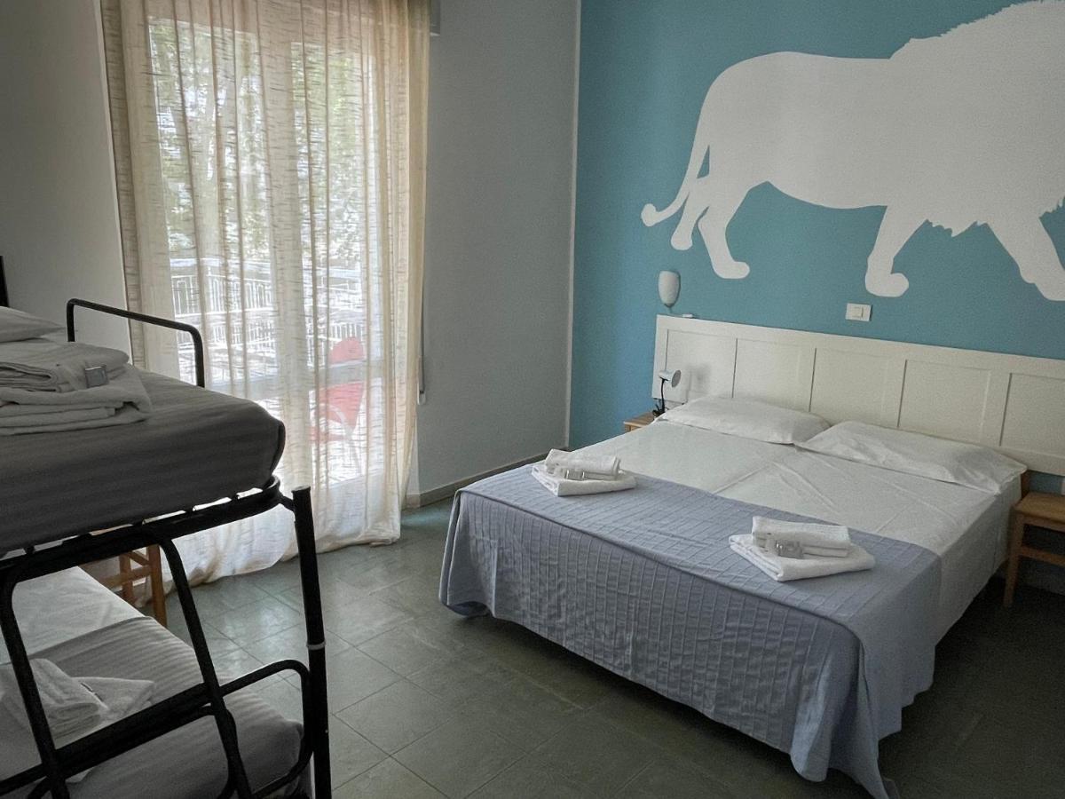 Hotel Aloha Чезенатіко Екстер'єр фото