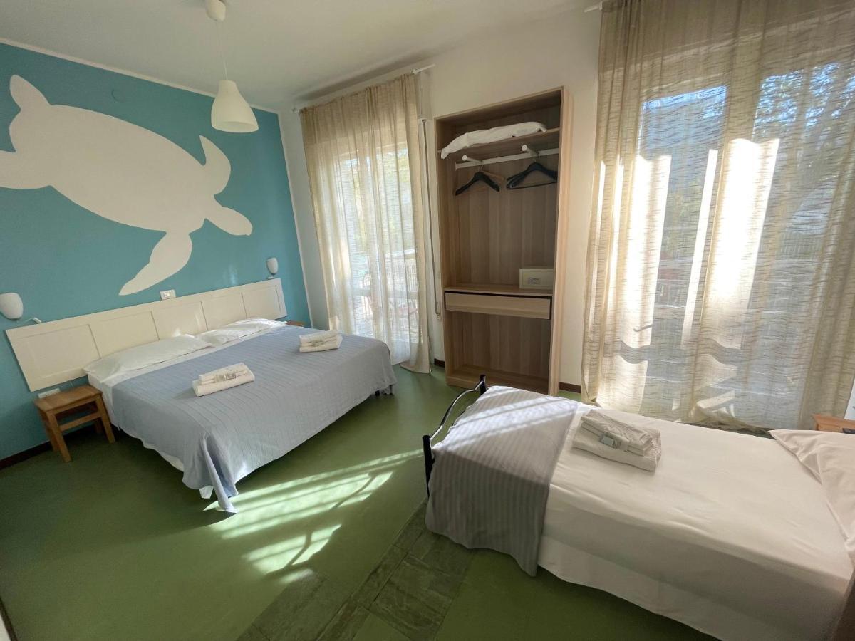Hotel Aloha Чезенатіко Екстер'єр фото