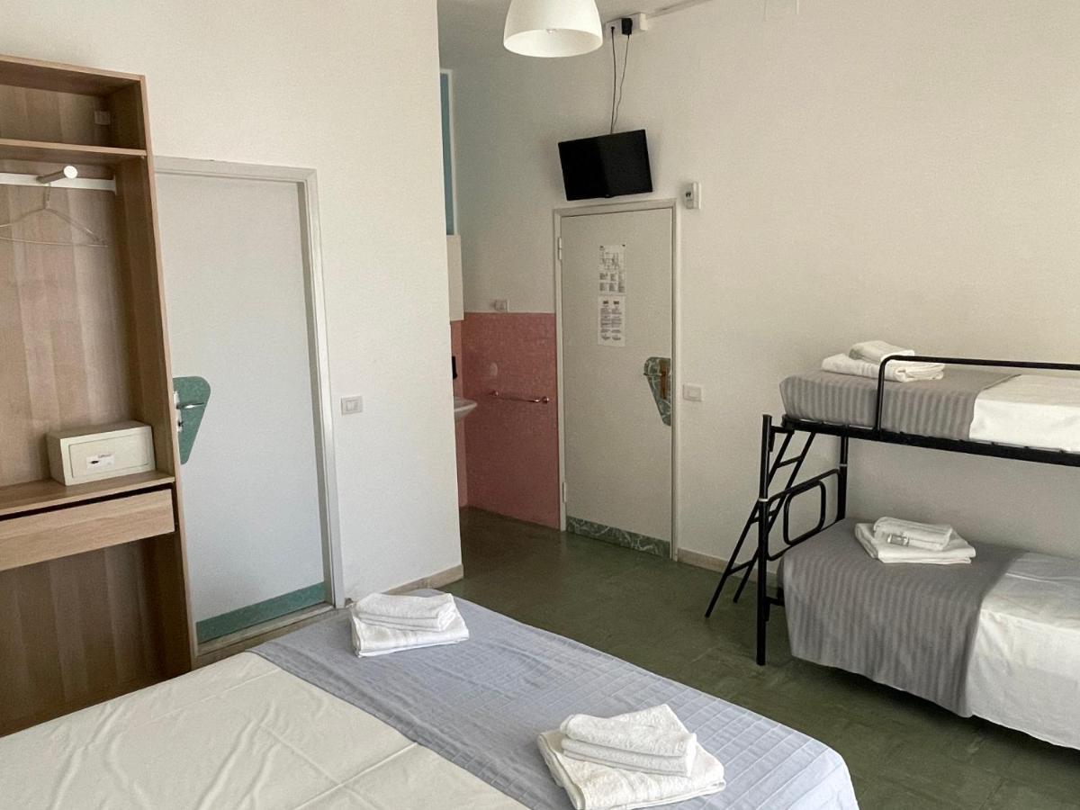 Hotel Aloha Чезенатіко Екстер'єр фото